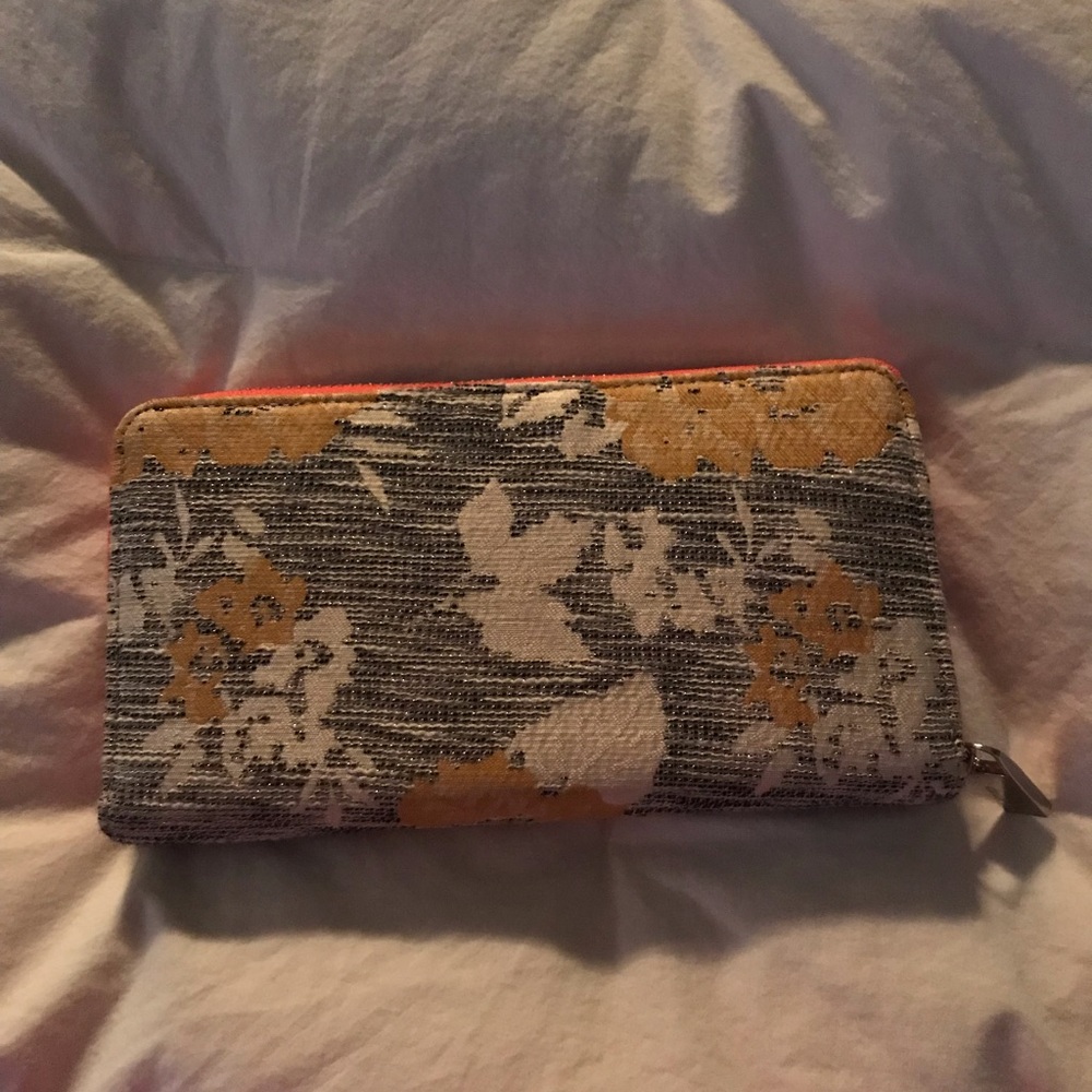 Zip around wallet